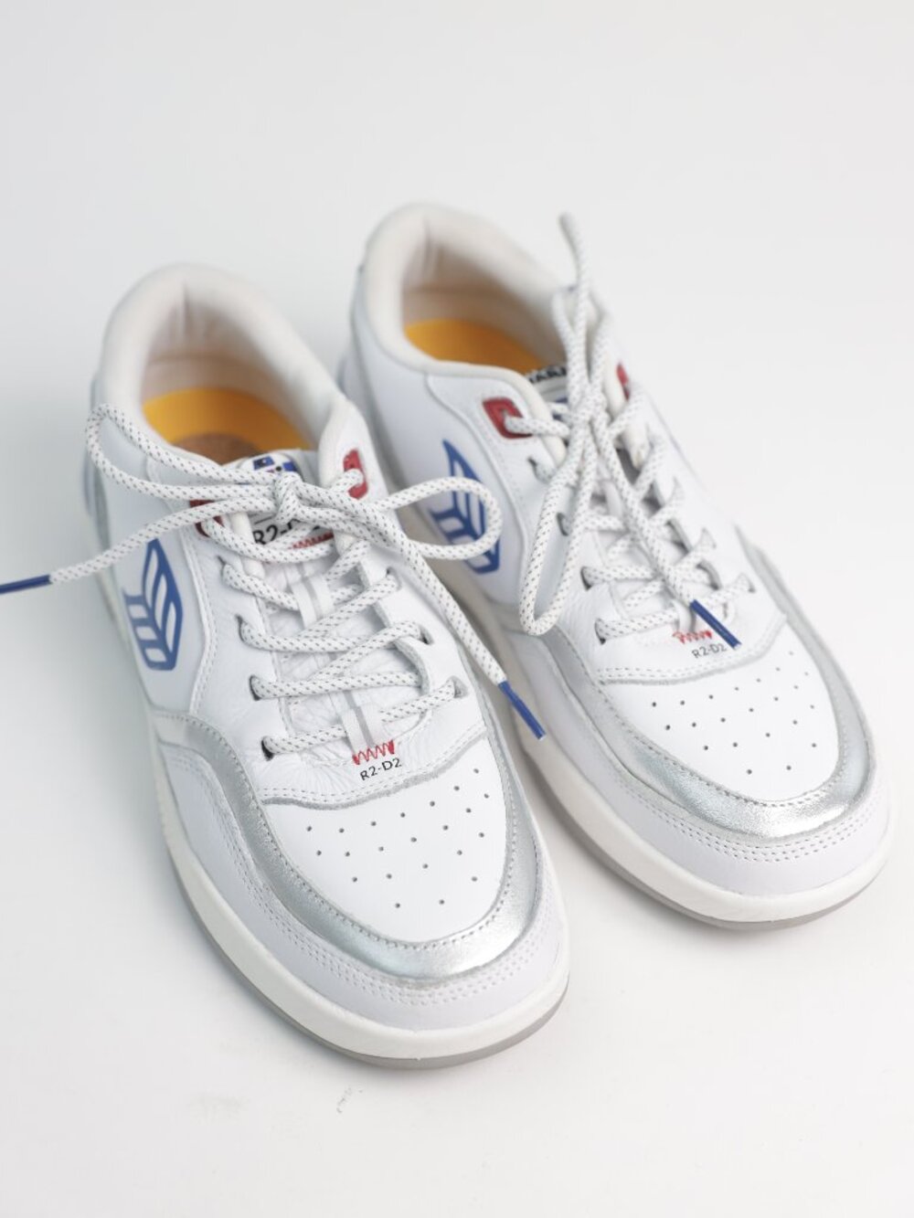 Cariuma x Star Wars R2-D2 White & Blue sneaker Super Rare Mens Size 8.5
